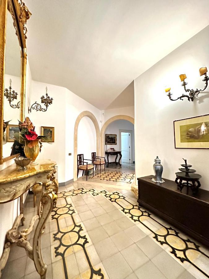 Elegante Appartamento Nel Cuore Del Barocco Lecce Exterior foto